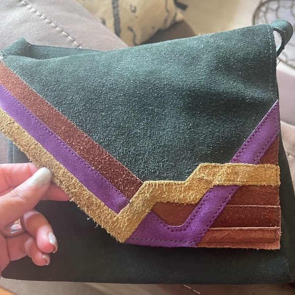 Stylish Green Suede Shoulder Bag with Purple and Gold Accents - Picture 4 of 8